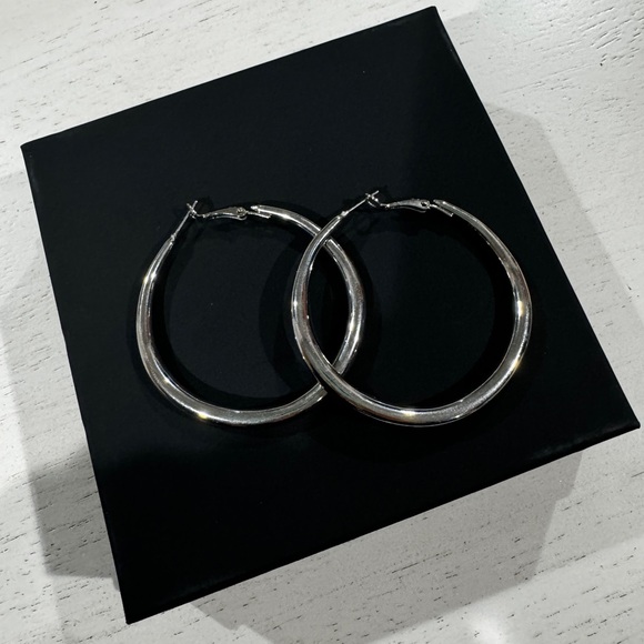 NWOT Hoop Earrings - Picture 3 of 3